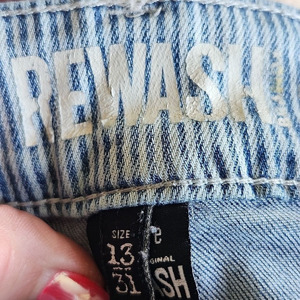 5/$55 Rewash Vintage Reunion Distressed Light Blue Wash. Patchwork Shorts, 13/31 - Picture 4 of 8